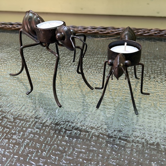 2 Different Sized Metal Ants - Each holds a Tea Light Candle. - Picture 6 of 8